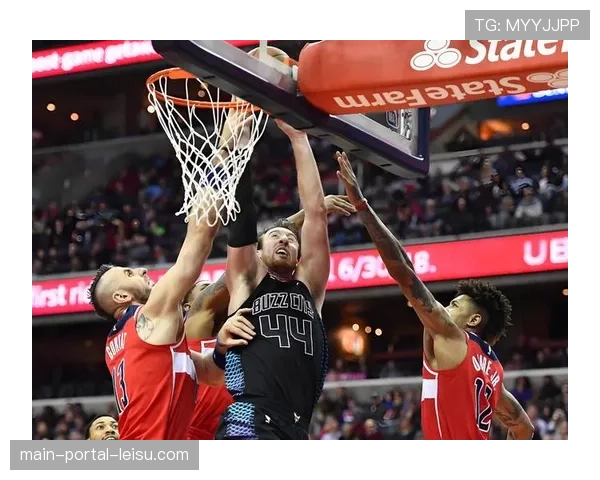 半场数据：爵士与黄蜂合计出现24次失误，大量得分来自混乱的转换回合